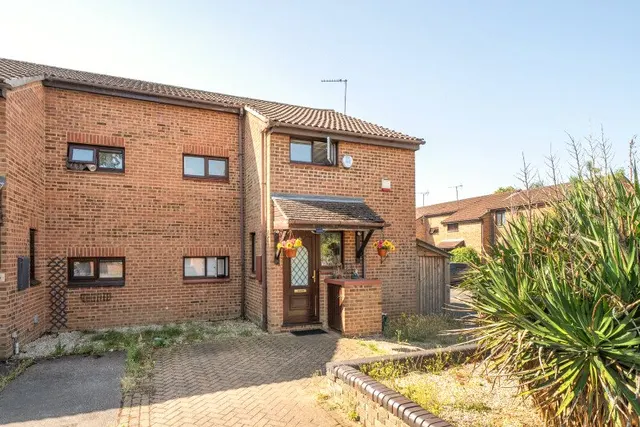 Newcourt, Uxbridge, UB8, photo 1
