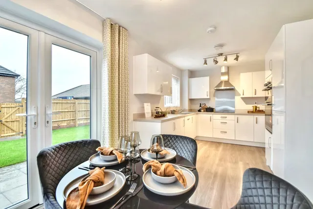 Clayton Road, Newcastle-under-Lyme, ST5, photo 2