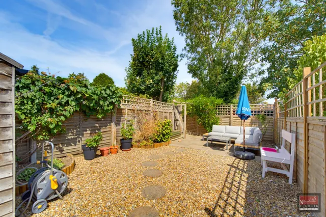 Reedsfield Road, Surrey, photo 3