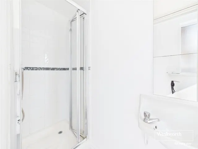 Watford Way, London, NW7, photo 3