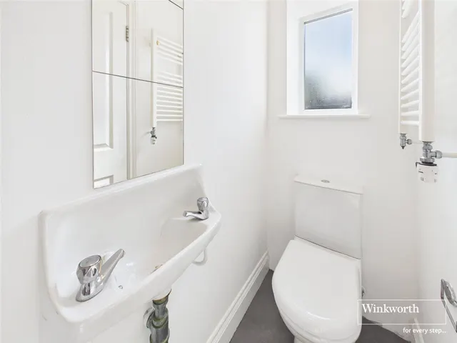 Watford Way, London, NW7, photo 2