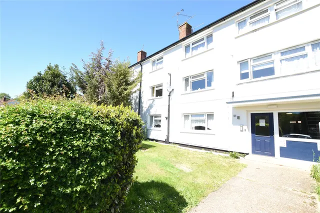 Perring Avenue, Farnborough, Hampshire, GU14 9DB, photo 1
