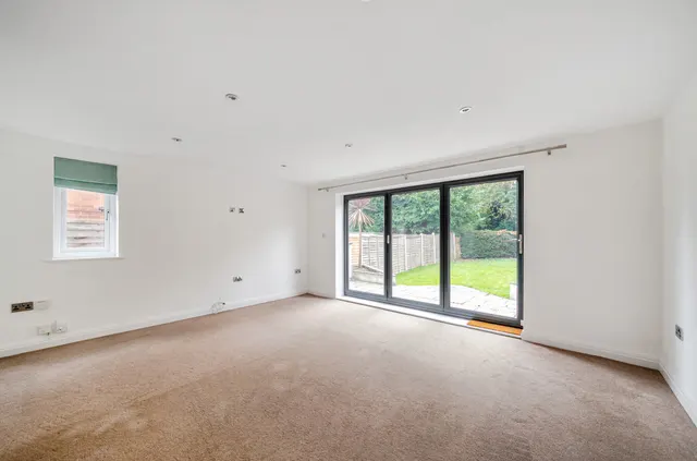 Bracken Edge, Chapel Allerton, LS8, photo 3