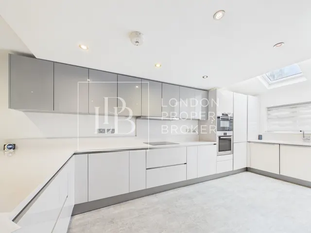 Telegraph Place, London, E14, photo 3