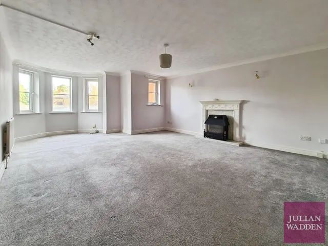 The Crescent, Davenport, SK3, photo 2