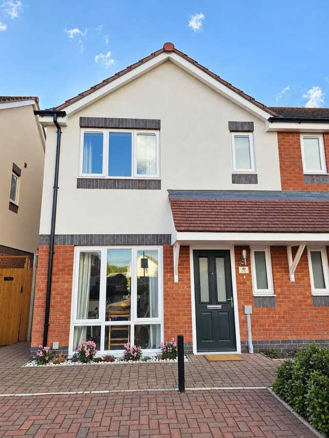 3 bedroom house, Hazelwell Avenue, Burton-On-Trent, DE14