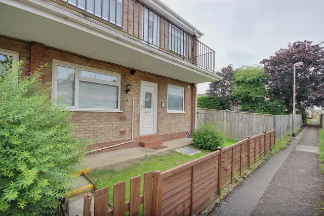 Fulford Crescent, Willerby, Hull, photo 1