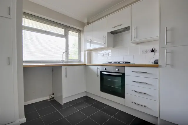 Photo 3 — Fulford Crescent, Willerby, Hull