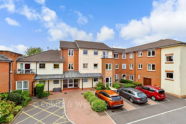 London Road, Cowplain, PO8, photo 1