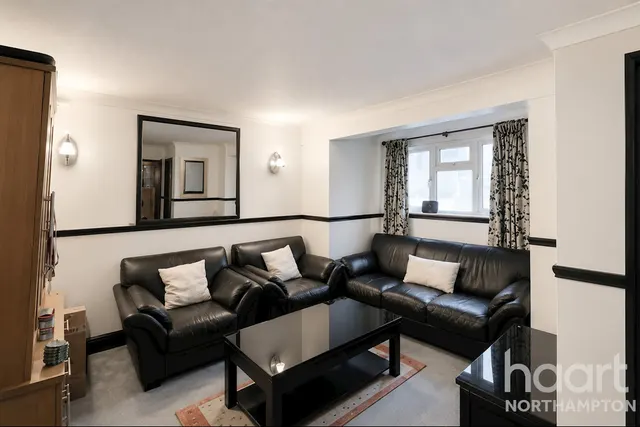 Raisins Field Close, Northampton, NN3, photo 3