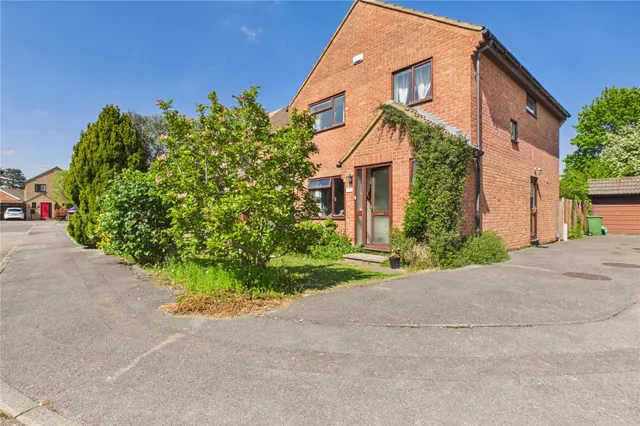 Muswell Close, Theale, RG7, photo 1