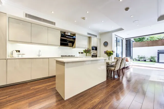 Photo 3 — Lower Ground Floor, 8 Lanark Road, London