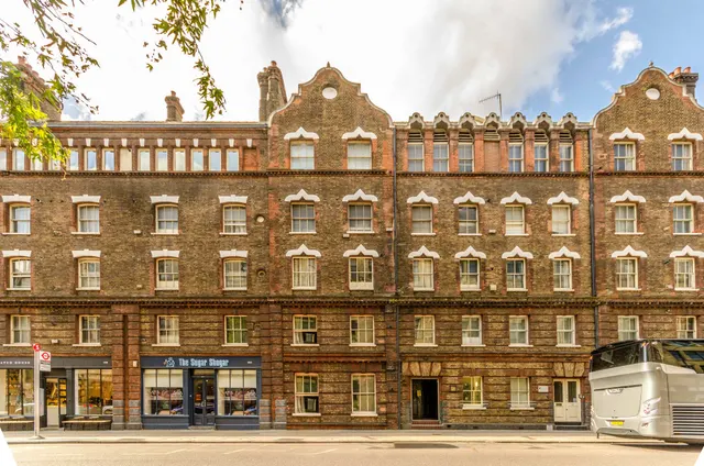 Photo 2 — Flat 47 The Cloisters, 145 Commercial Street, London