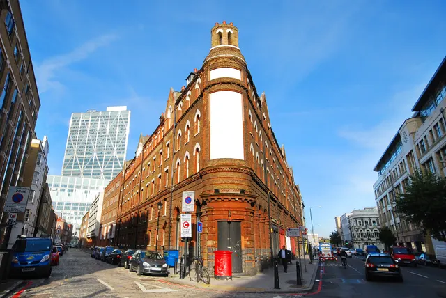 Flat 47 The Cloisters, 145 Commercial Street, London, photo 1
