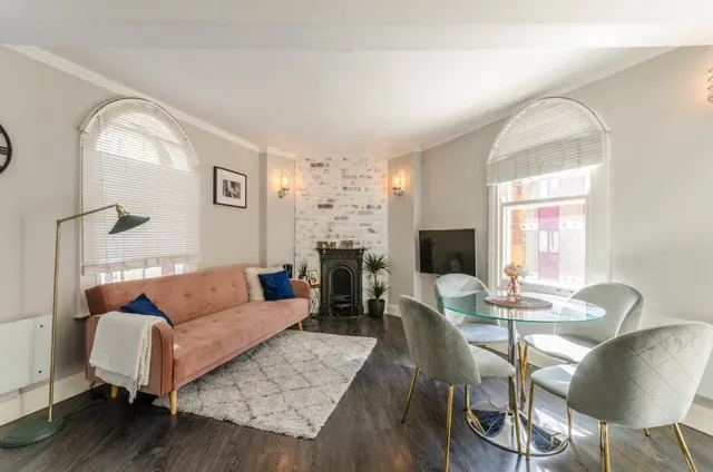 Photo 3 — Flat 47 The Cloisters, 145 Commercial Street, London