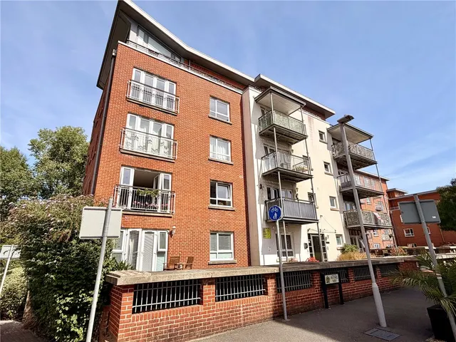 Avenel Way, Poole, Dorset, BH15, photo 1