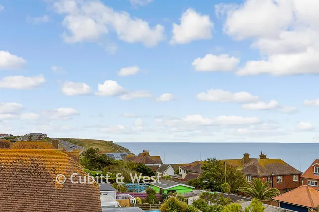 1 bedroom flat, Longridge Avenue, Saltdean, BN2
