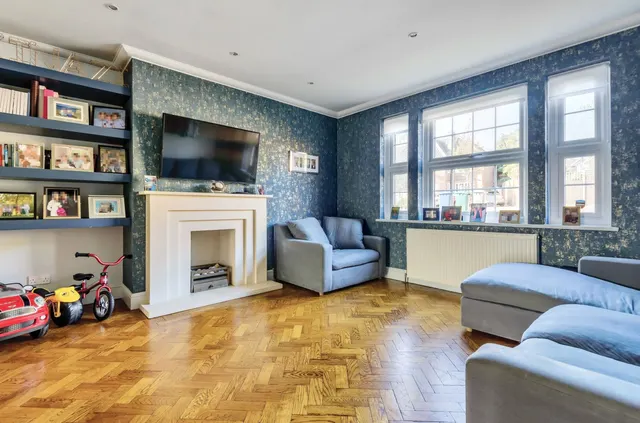 Photo 3 — Southway, Totteridge, London, N20 8DD