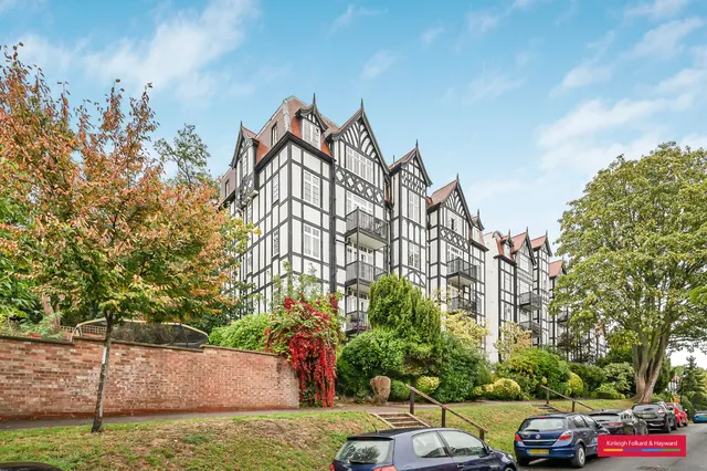 Photo 3 — Makepeace Avenue, Highgate, London, N6