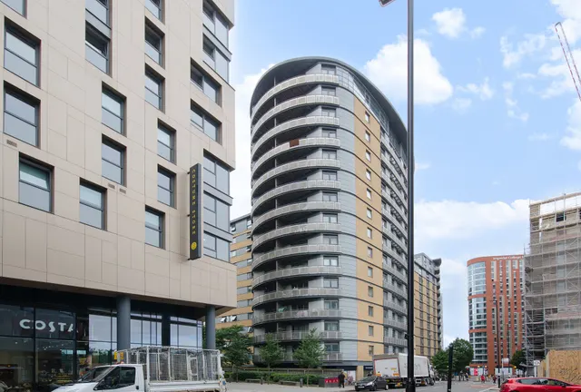 179 Ebbett Court, Victoria Road, London, photo 1
