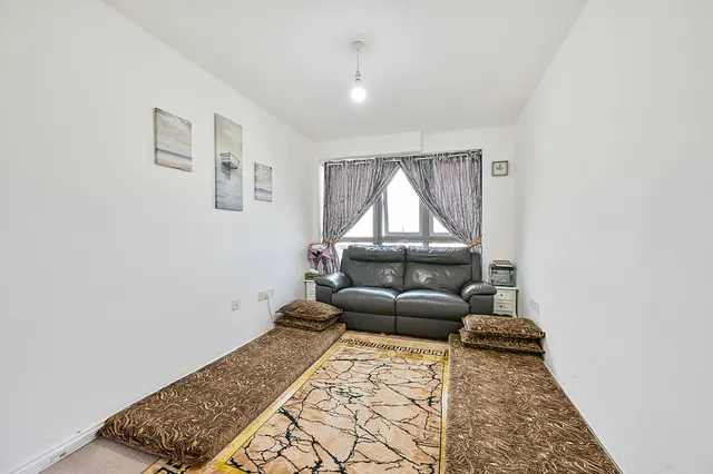 Photo 3 — 179 Ebbett Court, Victoria Road, London