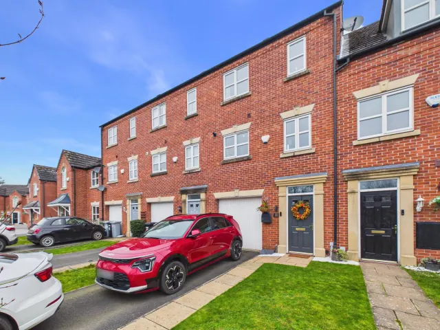 Ursuline Way, Crewe, photo 1