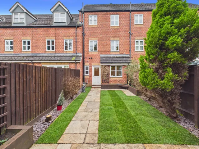 Ursuline Way, Crewe, photo 3