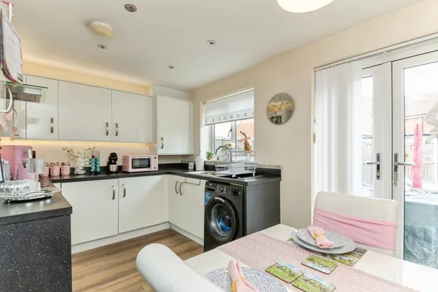 Photo 2 — Glover Close, Clacton-on-Sea, Essex, CO16