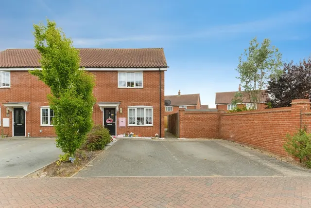 Glover Close, Clacton-on-Sea, CO16, photo 1