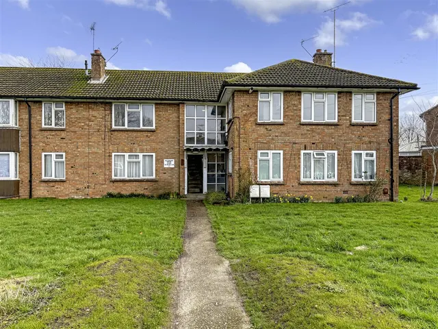 Allangate Drive, Rustington, BN16, photo 1