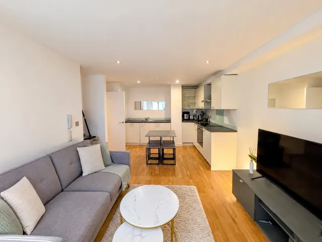 The Base, City Centre, M15, photo 3