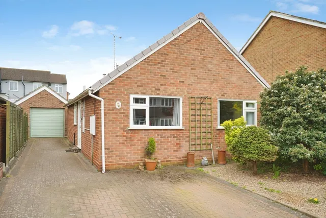St. Andrews Drive, Burton-on-Trent, DE13, photo 1