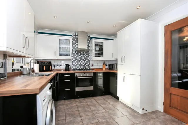 Manor Close, Peterborough, PE6, photo 3