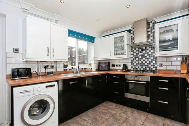 Manor Close, Peterborough, PE6, photo 2