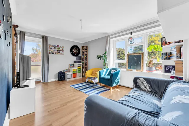 Photo 3 — Strongbow Crescent, Eltham, SE9 1DP