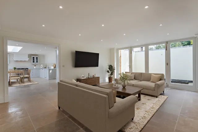 Photo 2 — Emmanuel Road, Cambridge, Cambridgeshire, CB1 1JW
