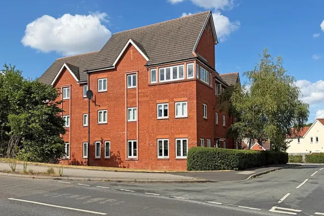 Rosefinch Road, Altrincham, Cheshire WA14 5YB, photo 1
