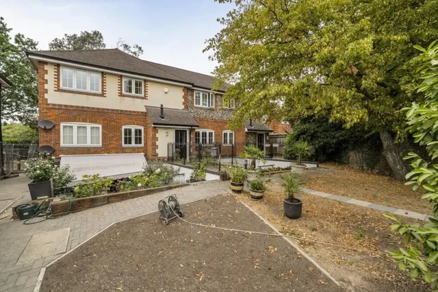 North Street, Winkfield, SL4, photo 1