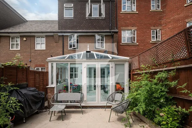 Kingsbridge Drive, Mill Hill, NW7, photo 3