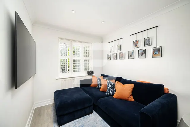 Kingsbridge Drive, Mill Hill, NW7, photo 2