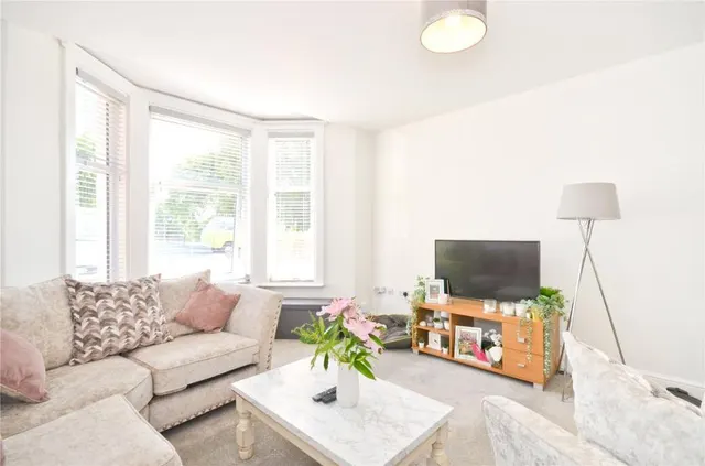 Victoria Grove, East Cowes, PO32, photo 2