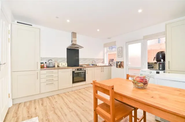 Victoria Grove, East Cowes, PO32, photo 3