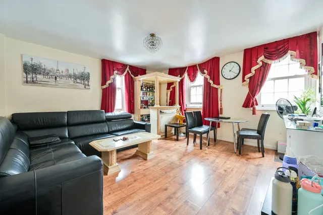 Photo 2 — 103 Pilton Place, London