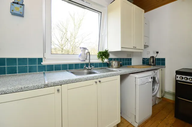 Photo 3 — 56d Belvedere Road, London