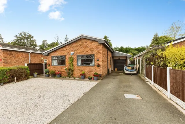 Fairway Gardens, Gwersyllt, LL11, photo 1