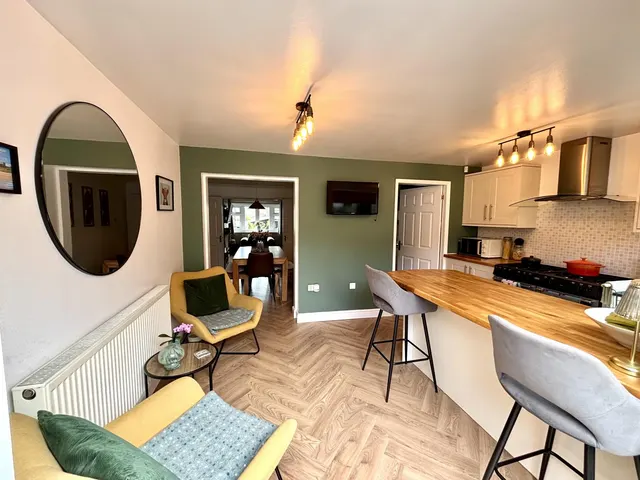 West Lea Crescent, Yeadon, LS19, photo 2