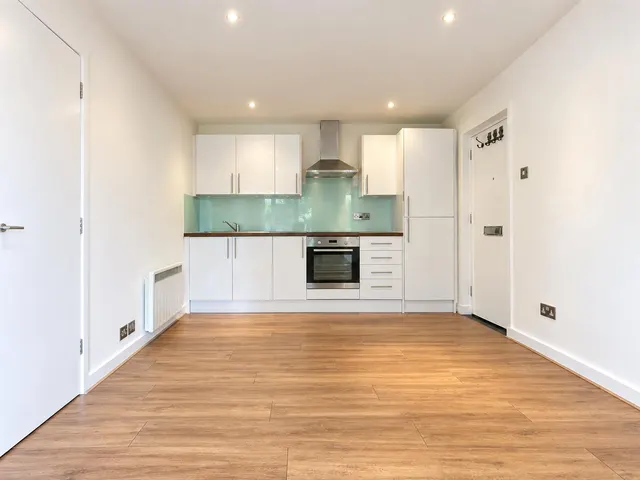 Adelaide Close, Slough, photo 2