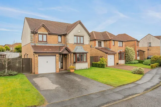 Photo 2 — Ranfurly Drive, Cumbernauld, G68 0DR