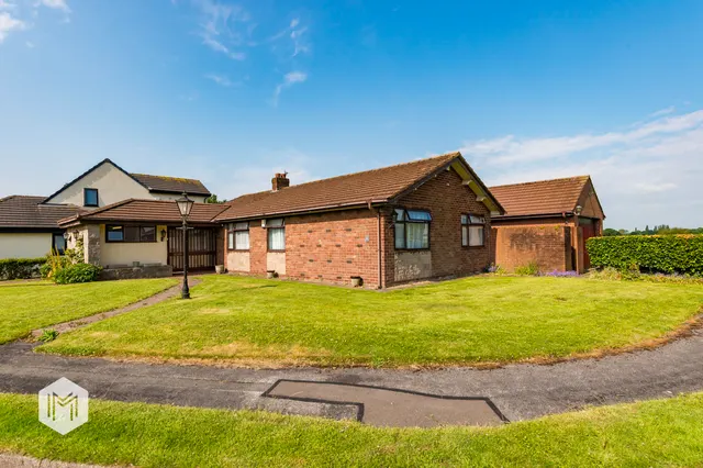 Waltham Avenue, Glazebury, Warrington, WA3 5NL, photo 1