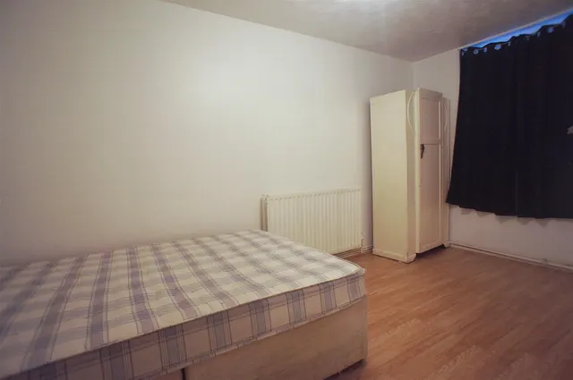 Photo 3 — Eastfield Road, Enfield EN3 5XA